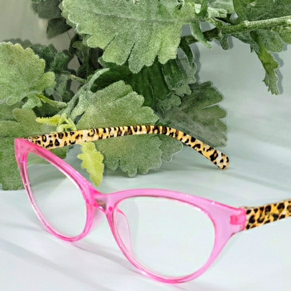 Betsey Johnson Cateye Reader - Picture 2 of 5